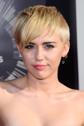 Miley Cyrus - 2014 MTV Video Music Awards in Los Angeles, August 24, 2014 - 350xHQ ZLPaRYOn