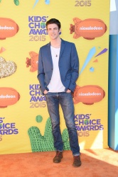 Grant Gustin - 28th Annual Kids' Choice Awards, Inglewood, 28 марта 2015 (4xHQ) ZLcrscmx