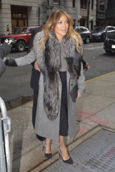 Jennifer Lopez - Leaving 'Good Morning America' in NYC, 19 января 2015 (16xHQ) ZPKCAr5l