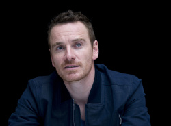Michael Fassbender - X- Men: Days of Future Past press conference portraits by Magnus Sundholm (New York, May 9, 2014) - 25xHQ ZlwniW99