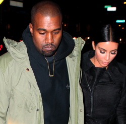 Kim Kardashian and Kanye West - Out and about in New York City, 8 января 2015 (54xHQ) A1KJr4rO