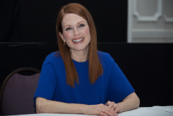 Julianne Moore - The Hunger Games: Mockingjay. Part 1 press conference portraits by Herve Tropea (London, November 10, 2014) - 10xHQ AqgqrRrw