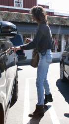 Alessandra Ambrosio - at the Brentwood Country Mart in Los Angeles (2015.03.02.) (15xHQ) AzRRJpAH