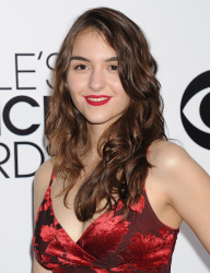 Quinn Shephard arrives at The 40th Annual People's Choice Awards at Nokia Theatre L.A. Live on January 8, 2014 in Los Angeles, California - 10xHQ B2R4FFx1