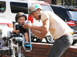 Josh Duhamel - Josh Duhamel - Out for lunch with his son in Santa Monica - April 27, 2015 - 30xHQ Cz7g7qbI