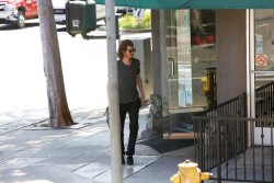 Andrew Garfield - Andrew Garfield - Outside a gym in Los Angeles - May 27, 2015 - 18xHQ D3mB4a7u