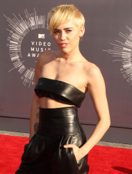 Miley Cyrus - 2014 MTV Video Music Awards in Los Angeles, August 24, 2014 - 350xHQ DOGWylQF