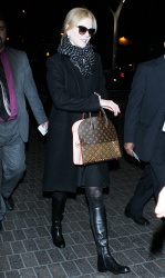 Nicole Kidman - Arriving at LAX airport in Los Angeles (2015.02.04.) (14xHQ) DPIgZgj5