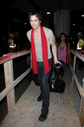Ian Somerhalder - Spotted at LAX Airport in Los Angeles (July 24, 2014) - 24xHQ DUw1ycRJ