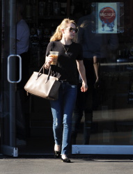 Emma Roberts - Out and about in LA, 5 января 2015 (11xHQ) Dc2sOvup