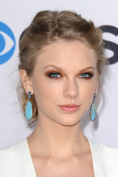 Taylor Swift - 2013 People's Choice Awards at the Nokia Theatre in Los Angeles, California - January 9, 2013 - 247xHQ E2XqrvFD