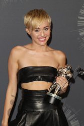 Miley Cyrus - 2014 MTV Video Music Awards in Los Angeles, August 24, 2014 - 350xHQ E5RL2jW3