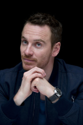 Michael Fassbender - X- Men: Days of Future Past press conference portraits by Magnus Sundholm (New York, May 9, 2014) - 25xHQ ECH1Tru3
