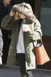 Sienna Miller - Out and about in New York City - February 11, 2015 (30xHQ) EIHEyxuw