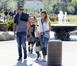 Jessica Alba - Jessica and her family spent a day in Coldwater Park in Los Angeles (2015.02.08.) (196xHQ) ET1tdDHM