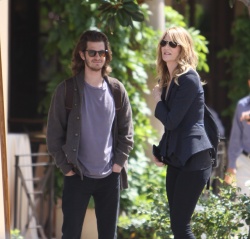 Andrew Garfield and Laura Dern - talk while waiting for their car in Beverly Hills on June 1, 2015 - 18xHQ FJ6LjmcC
