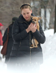 Jennifer Lawrence in Boston (22nd Feb 2015) (10xHQ) FSCrXgmc
