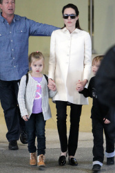 Angelina Jolie - LAX Airport - February 11, 2015 (185xHQ) FaFGaIsS