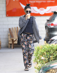 Vanessa Hudgens - Leaving Intelligentsia Coffee in LA - February 26, 2015 (26xHQ) GKeOhn0m