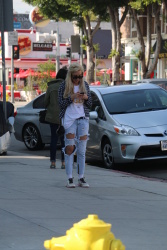 Amanda Bynes - spotted in West Hollywood looking healthy, 31 января 2015 (14xHQ) Gjml9juz