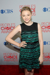 Chloe Moretz - 2012 People's Choice Awards at the Nokia Theatre (Los Angeles, January 11, 2012) - 335xHQ GxPmyOhO