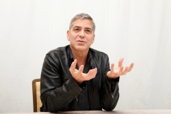 George Clooney - Tomorrowland press conference portraits (Beverly Hills, May 8, 2015) - 26xHQ HVCRJIlX