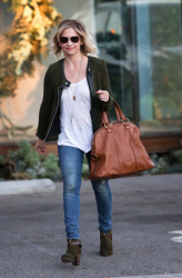 Sarah Michelle Gellar - Out and about in LA, 21 ноября 2014 (43xHQ) HdjoaBhe