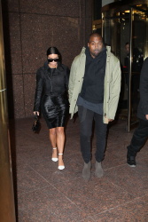 Kim Kardashian and Kanye West - Out and about in New York City, 8 января 2015 (54xHQ) Himpbcz0