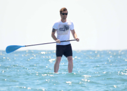 Ewan McGregor - Ewan McGregor - paddle boarding while on vacation - April 20, 2015 - 11xHQ HsVvVB32