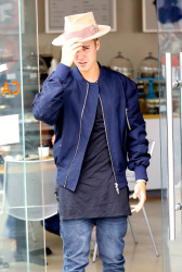 Justin Bieber - Seen out with Jazmyn in Los Angeles, California (2015.04.23) - 24xHQ IatoIVla