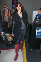 Carla Gugino - Arrives in LAX Airport - February 20, 2015 (12xHQ) Ib1NAGf9