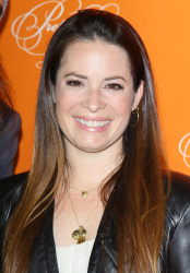 Holly Marie Combs - Screening Of ABC Family's 'Pretty Little Liars' Special Halloween Episode at Hollywood Forever Cemetery, 16 октября 2012 (19xHQ) IllIupvN