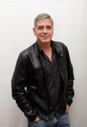 George Clooney - Tomorrowland press conference portraits (Beverly Hills, May 8, 2015) - 26xHQ JBFKHfEo