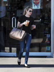 Emma Roberts - Out and about in LA, 5 января 2015 (11xHQ) JXyzq6yi