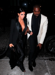 Kim Kardashian and Kanye West - In New York, 8 января 2015 (42xHQ) Jou1V6C1