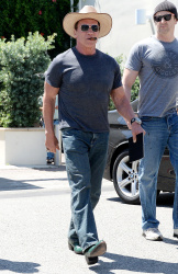 Arnold Schwarzenegger - seen out in Los Angeles - April 18, 2015 - 72xHQ KAGoBio8