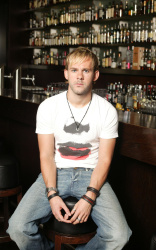 Dominic Monaghan - Unknown photoshoot - 6xHQ KDMB8gwD
