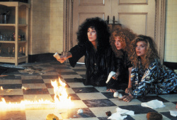 Michelle Pfeiffer - Jack Nicholson, Michelle Pfeiffer, Cher, Susan Sarandon - постеры и промо стиль к фильму "The Witches of Eastwick (Иствикские ведьмы)", 1987 (37xHQ) KEHU5elm