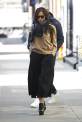 Victoria Beckham - Victoria Beckham - Out and about in NYC - February 16, 2015 (13xHQ) KaYw1cy1