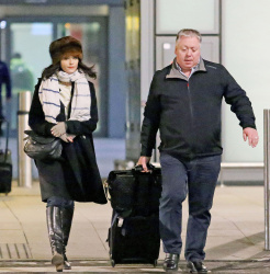 Rachel Weisz - Arriving at Heathrow Airport in London, 30 января 2015 (21xHQ) LPZMPok6