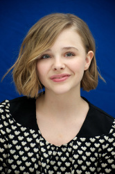 Chloe Moretz - Let Me In press conference portraits by Vera Anderson (Hollywood, September 28, 2010) - 10xHQ LxwxiQOo