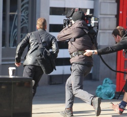 Kiefer Sutherland - 24 Live Another Day On Set - March 9, 2014 - 55xHQ M3he6dBl