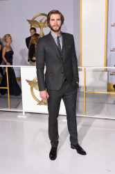 Liam Hemsworth, Jennifer Lawrence, Josh Hutcherson - 'The Hunger Games: Mockingjay - Part 1'Los Angeles Premiere at Nokia Theatre L.A. Live, Лос-Анджелес, 17 ноября 2014 (119xHQ) M8d3KBRM