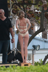 Amanda Seyfried - On the set of a photoshoot in Miami - February 14, 2015 (111xHQ) NdC92Tf9