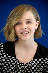 Chloe Moretz - Let Me In press conference portraits by Vera Anderson (Hollywood, September 28, 2010) - 10xHQ NhkUUr7u