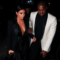 Kim Kardashian and Kanye West - In New York, 8 января 2015 (42xHQ) O2FKbXRY