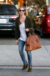 Sarah Michelle Gellar - Out and about in LA, 21 ноября 2014 (43xHQ) O868iIlm