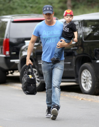 Josh Duhamel - Out for breakfast with his son in Brentwood - April 24, 2015 - 34xHQ OIRrN45c