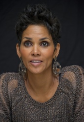 Halle Berry - Cloud Atlas press conference portraits by Magnus Sundholm (Beverly Hills, October 13, 2012) - 17xHQ ONS96QCS