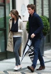 Eddie Redmayne - Outside his hotel in NYC - June 1, 2015 - 14xHQ OimIixPG